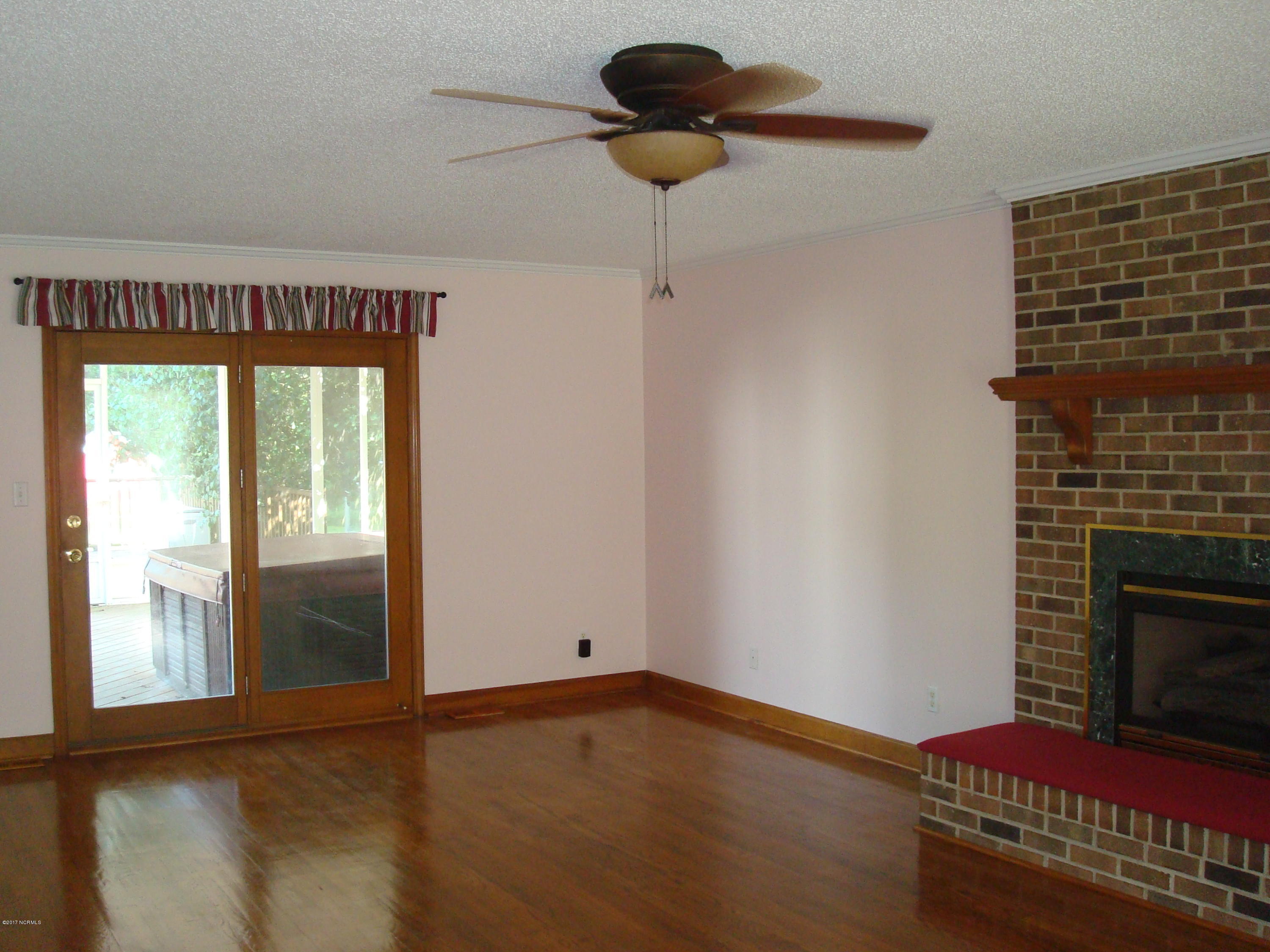 209 Boyd Swamp Road Pinetown, NC 27865 - Photo 7 of 19 Living Room
