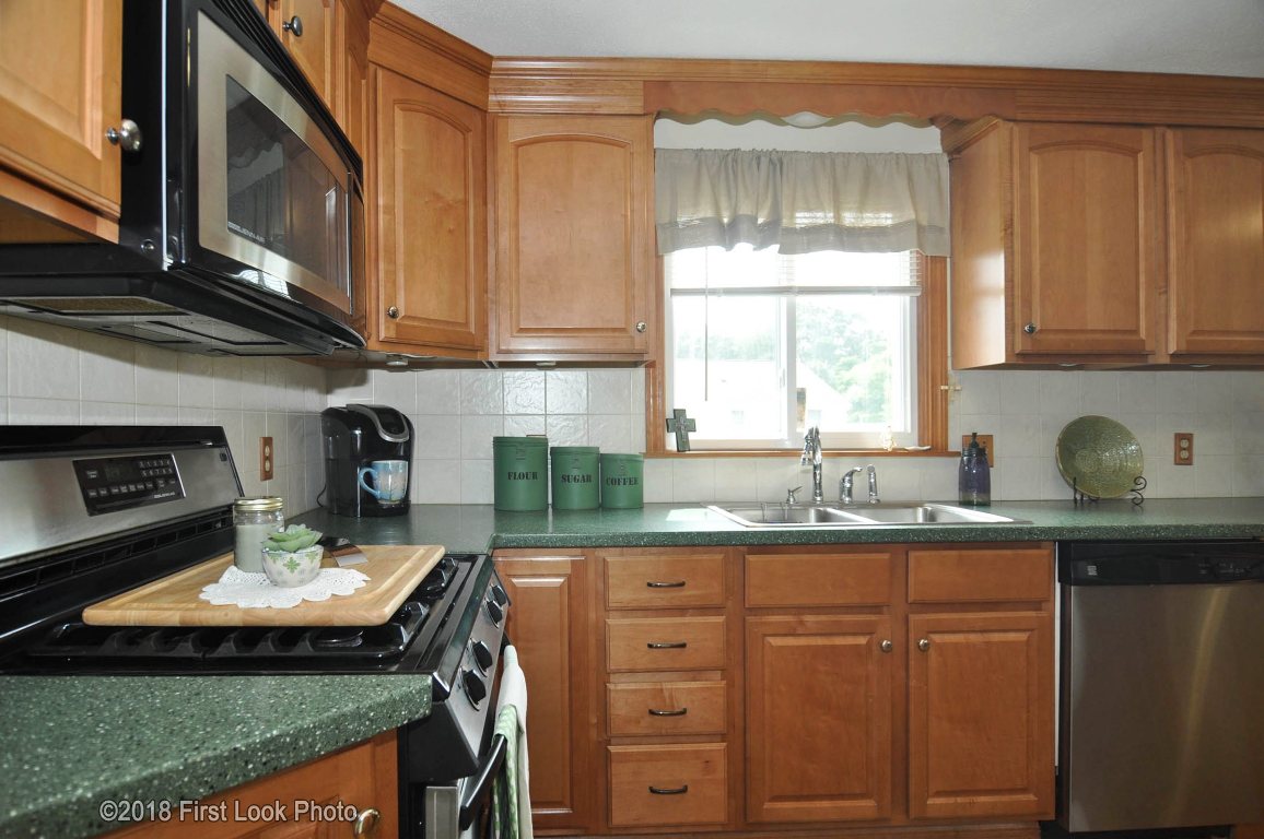 10 Hospital Road East Providence, RI 02915 - Photo 8 of 38 Gallery Image 8