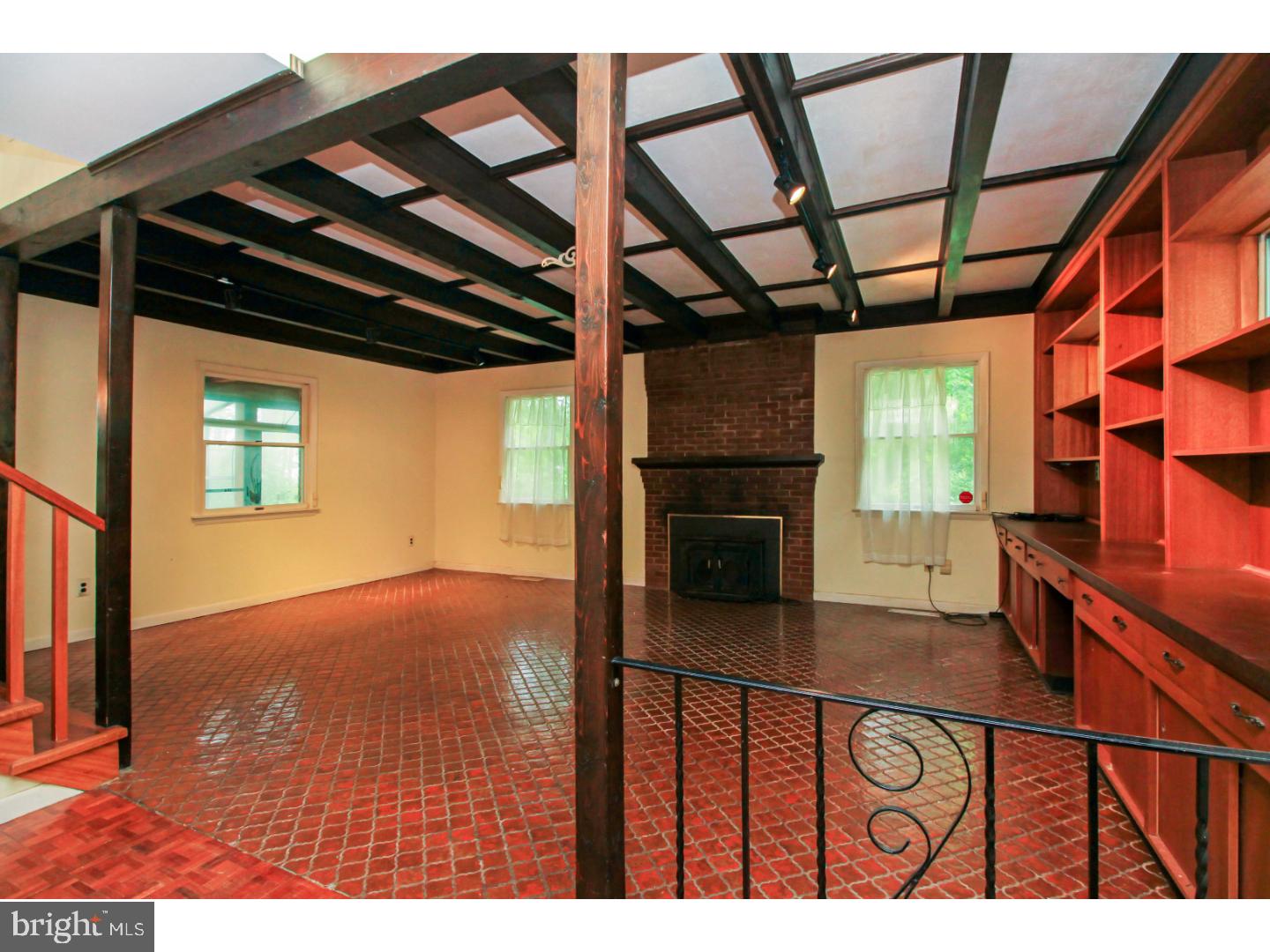 50 Beagle Club Road Pilesgrove, NJ 08098 - Photo 6 of 25 Living Room