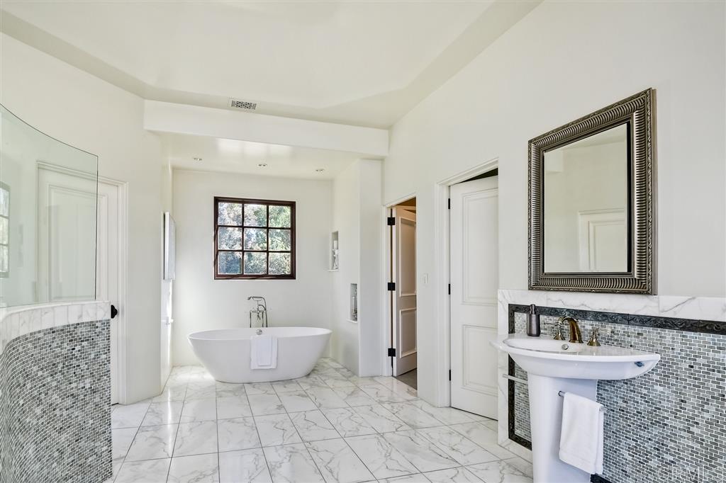 5168 Linea Del Cielo Rancho Santa Fe, CA 92067 - Photo 18 of 25 Gallery Image 18