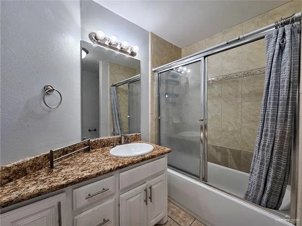 $1,900 | 428 Quail Avenue, McAllen, TX 78504