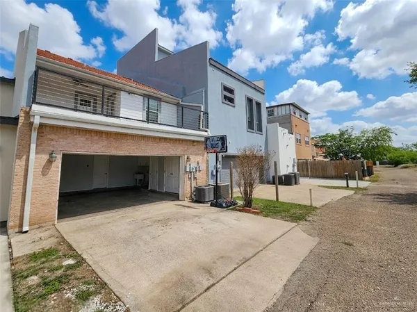 $1,900 | 428 Quail Avenue, McAllen, TX 78504