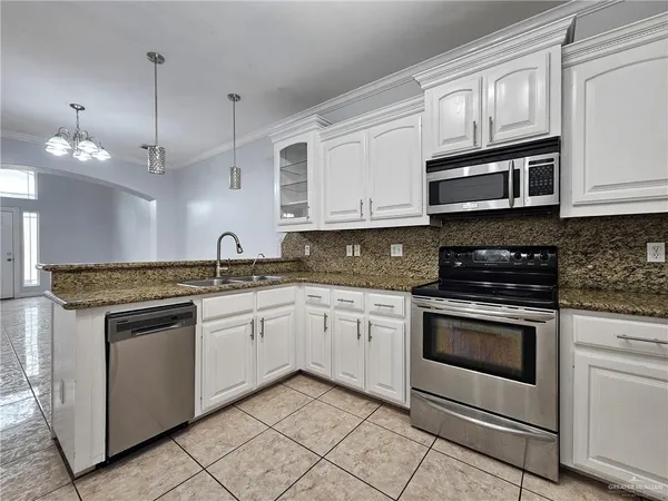 $1,900 | 428 Quail Avenue, McAllen, TX 78504