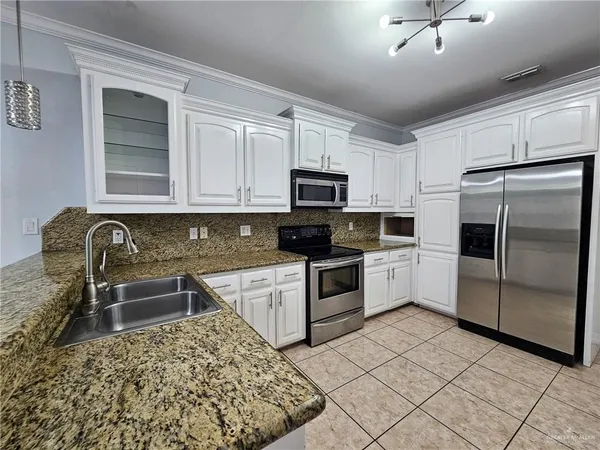 $1,900 | 428 Quail Avenue, McAllen, TX 78504