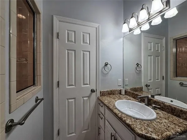 $1,900 | 428 Quail Avenue, McAllen, TX 78504