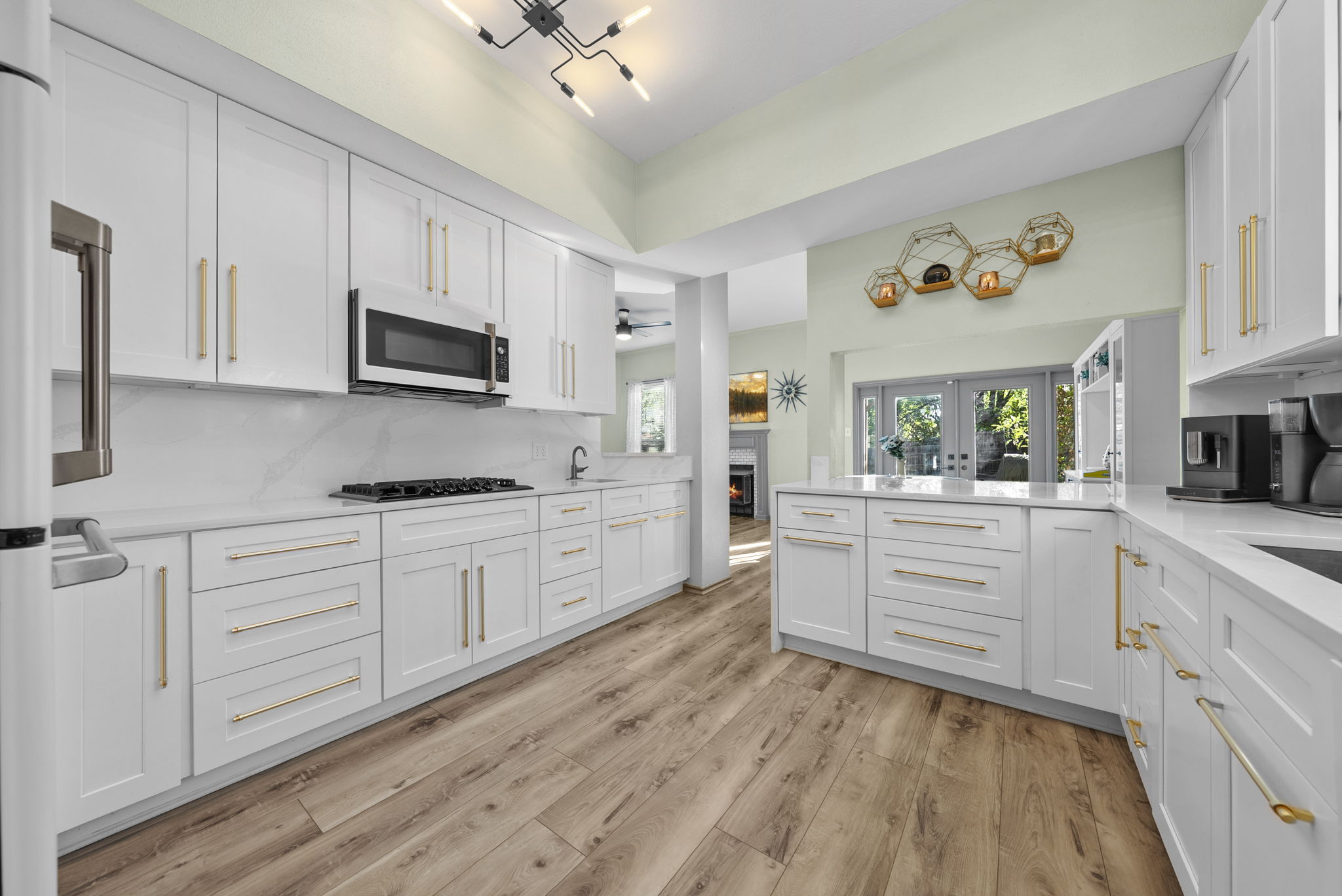 8102 Flashpan Cove Austin, TX 78729 - Photo 11 of 36 Gas cooktop