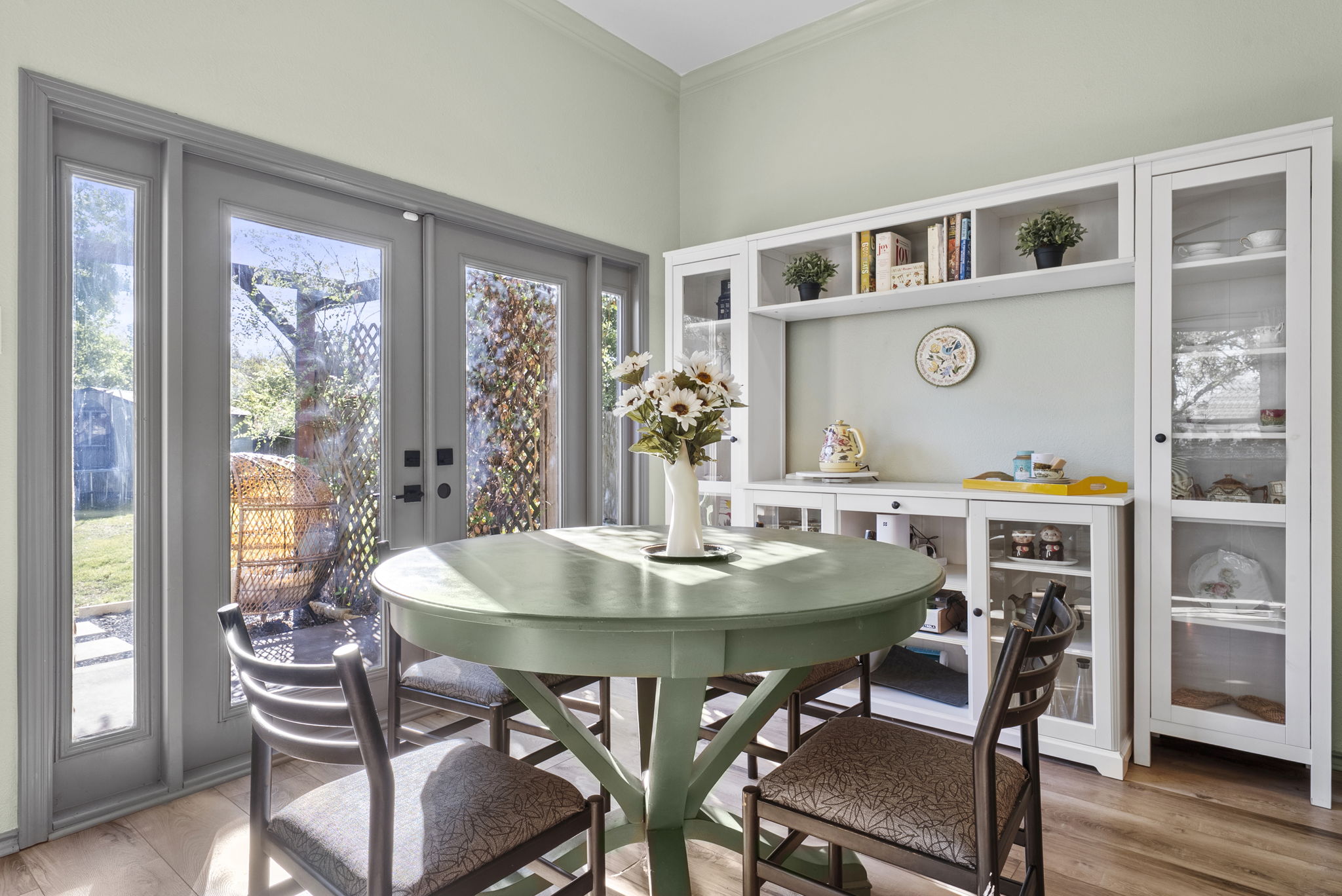 8102 Flashpan Cove Austin, TX 78729 - Photo 12 of 36 Breakfast area off the kitchen.