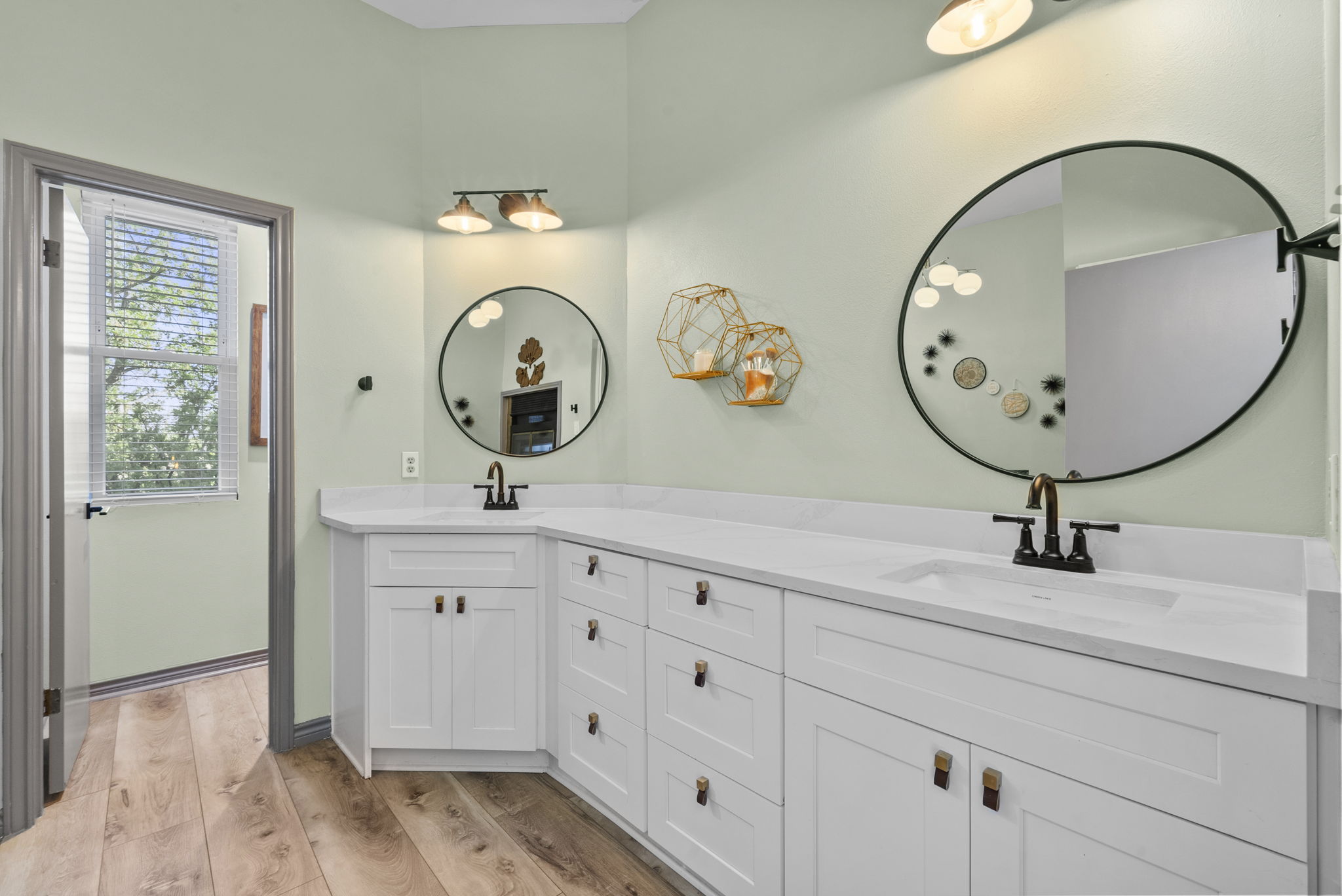 8102 Flashpan Cove Austin, TX 78729 - Photo 16 of 36 Dual sink