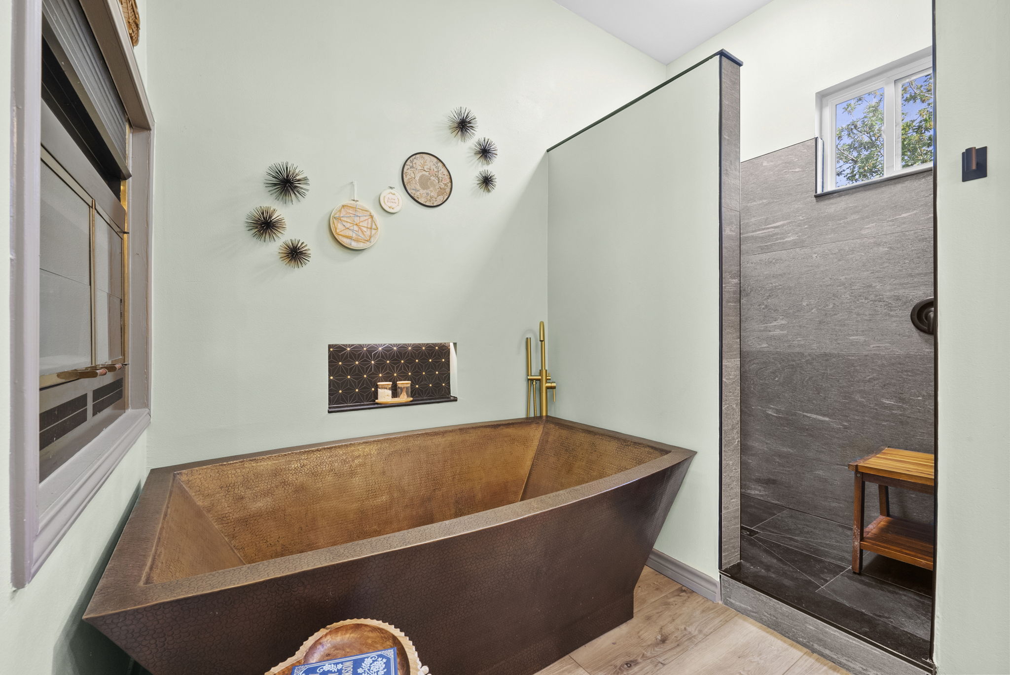 8102 Flashpan Cove Austin, TX 78729 - Photo 18 of 36 Soaking tub