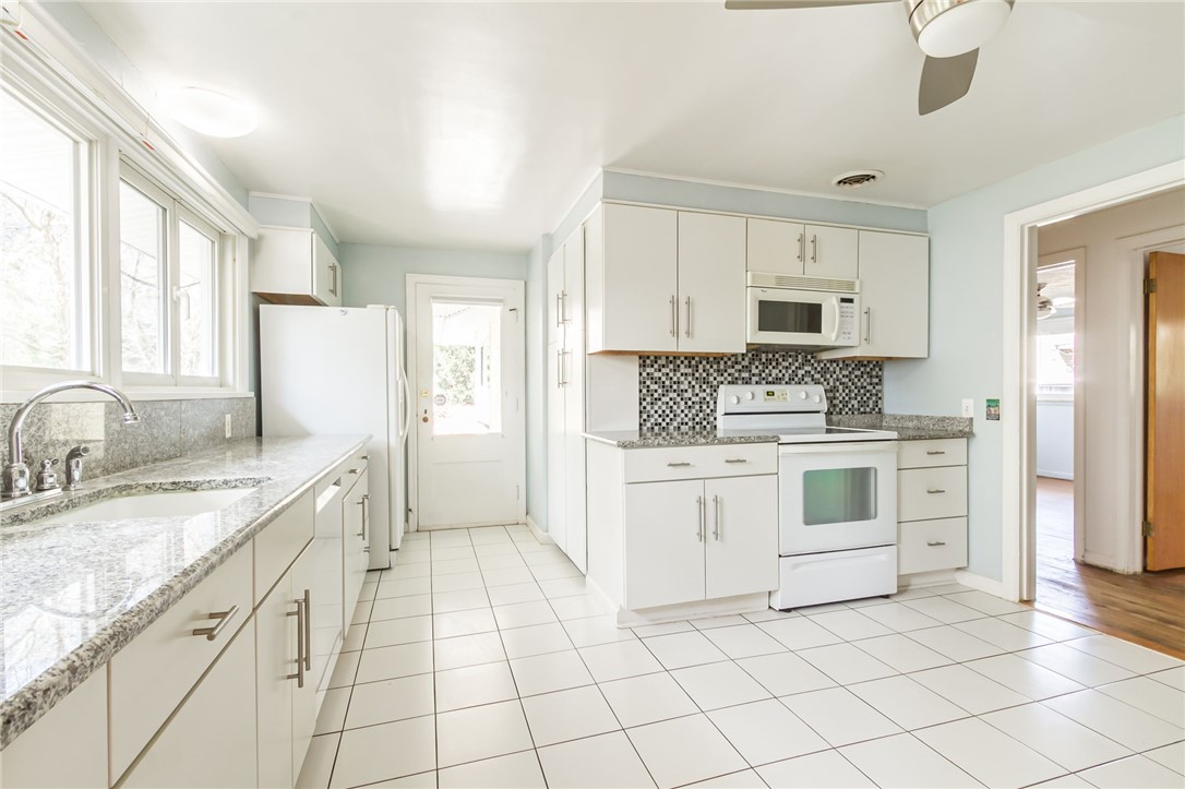 245 South Winton Road Rochester, NY 14610 - Photo 17 of 35