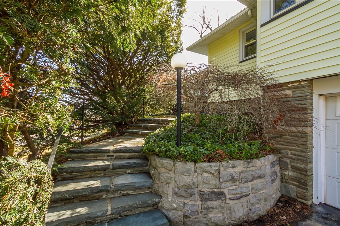 245 South Winton Road Rochester, NY 14610 - Photo 3 of 35