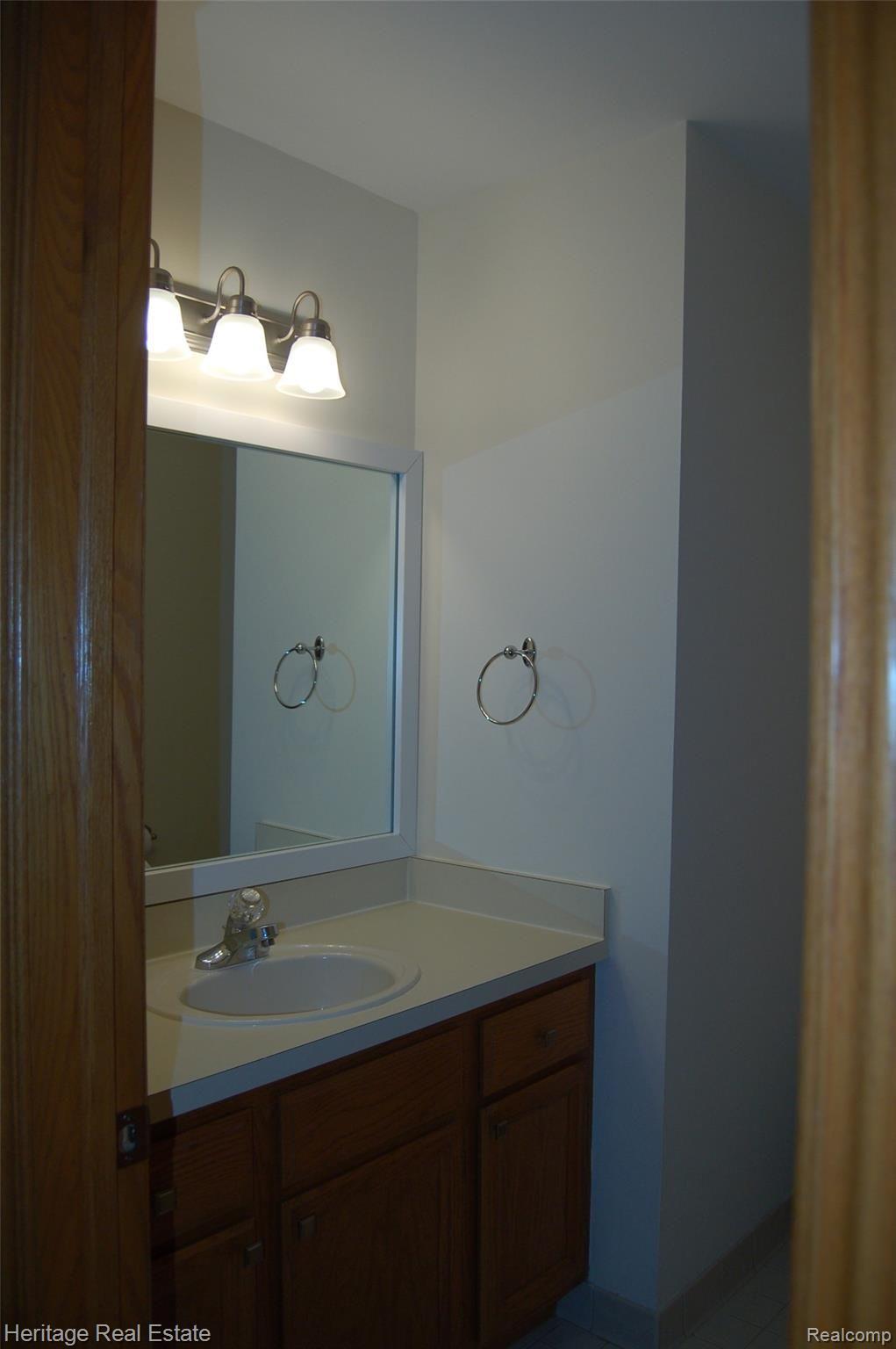 2188 Rochelle Park Drive Rochester, MI 48309 - Photo 13 of 31 DSC_0102.jpg