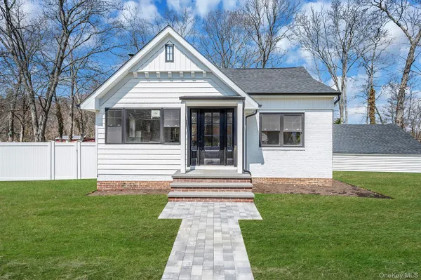 $650,000 | 130 Hollywood Drive, Oakdale, NY 11769