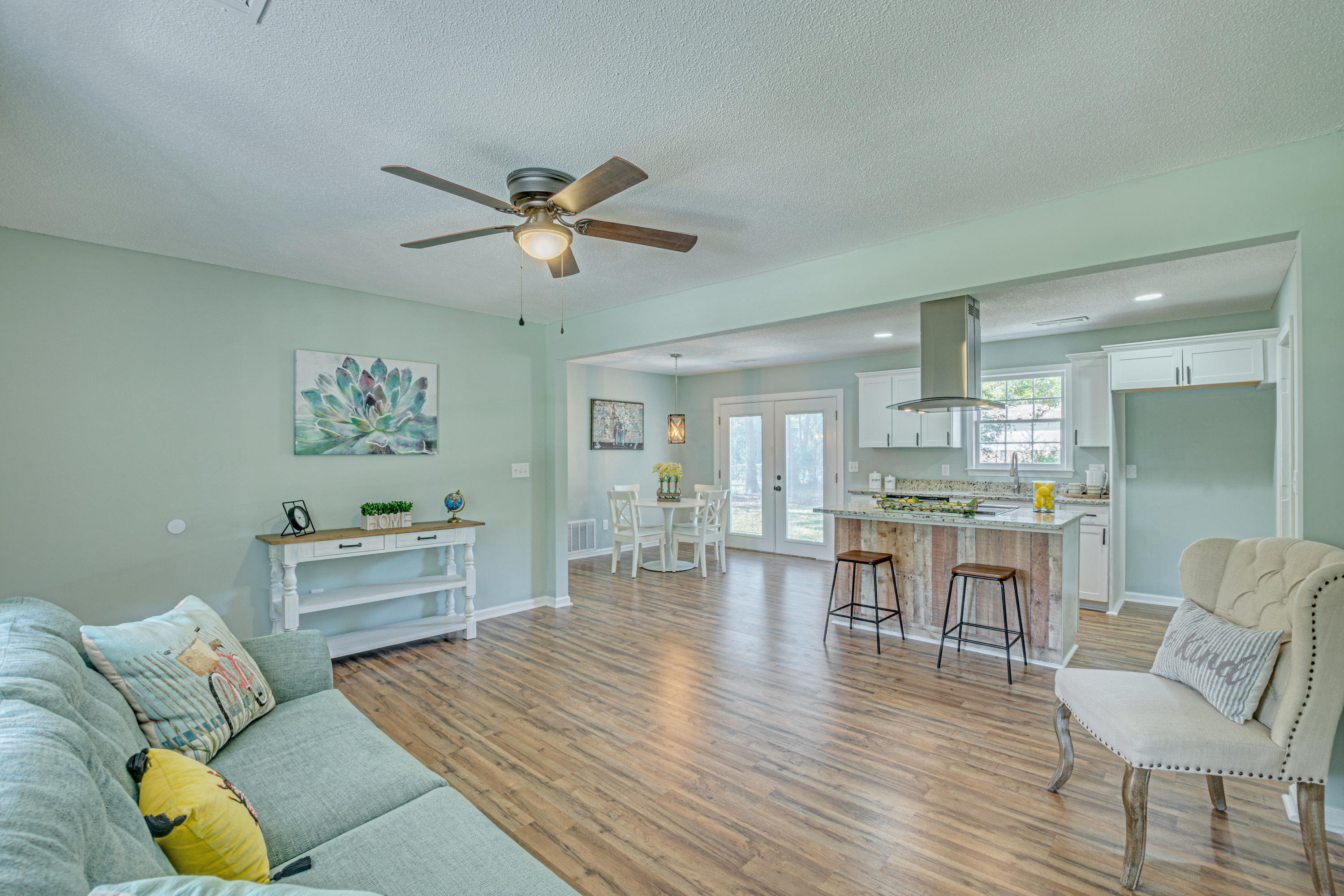 104 English Road Summerville, SC 29483 - Photo 3 of 20 32