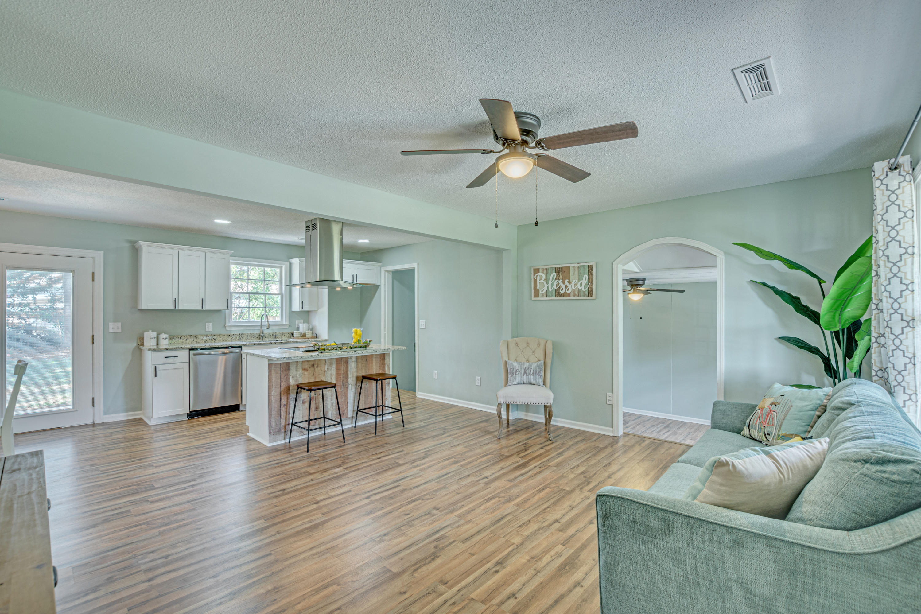 104 English Road Summerville, SC 29483 - Photo 4 of 20 31