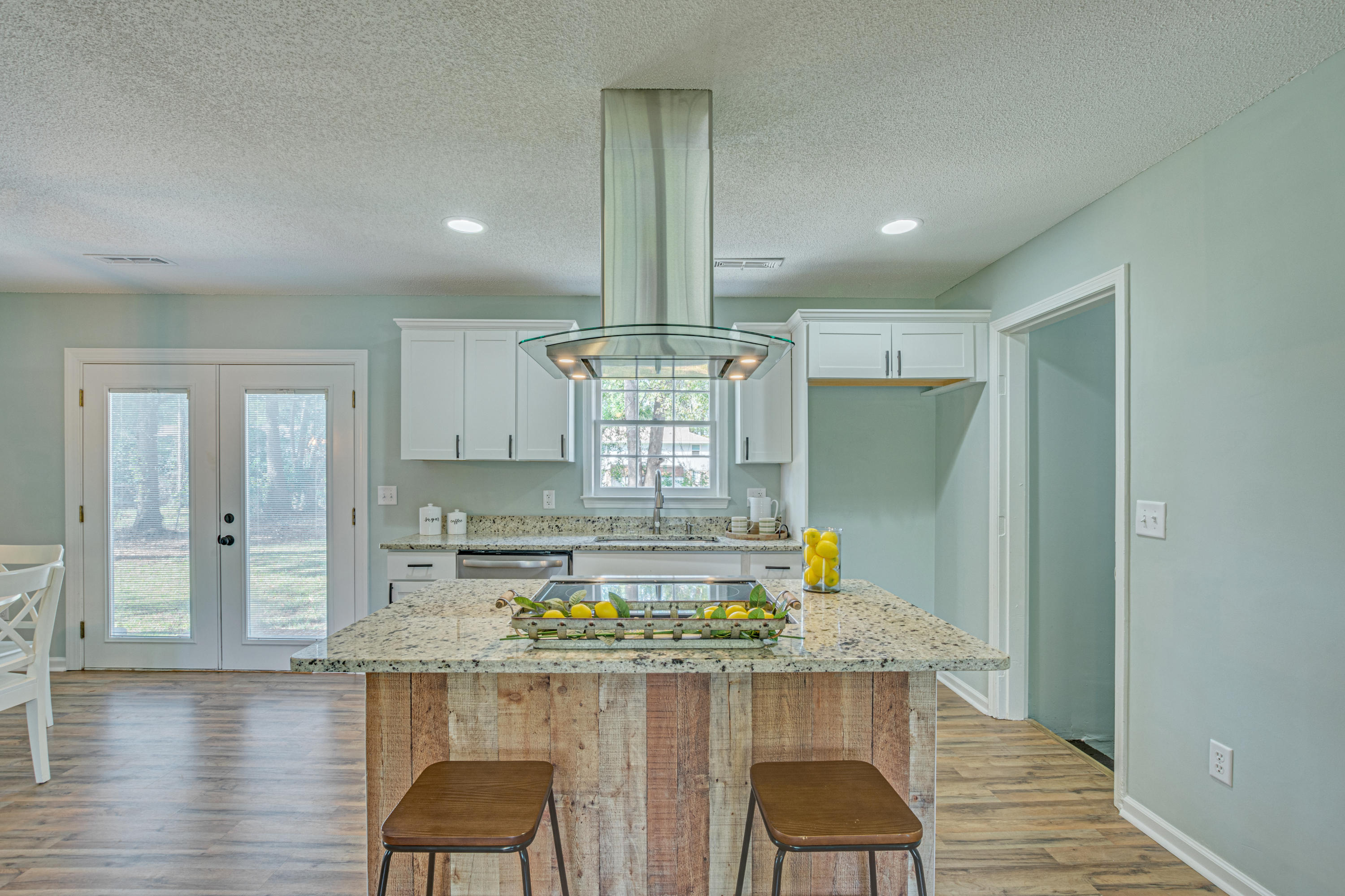 104 English Road Summerville, SC 29483 - Photo 7 of 20 24