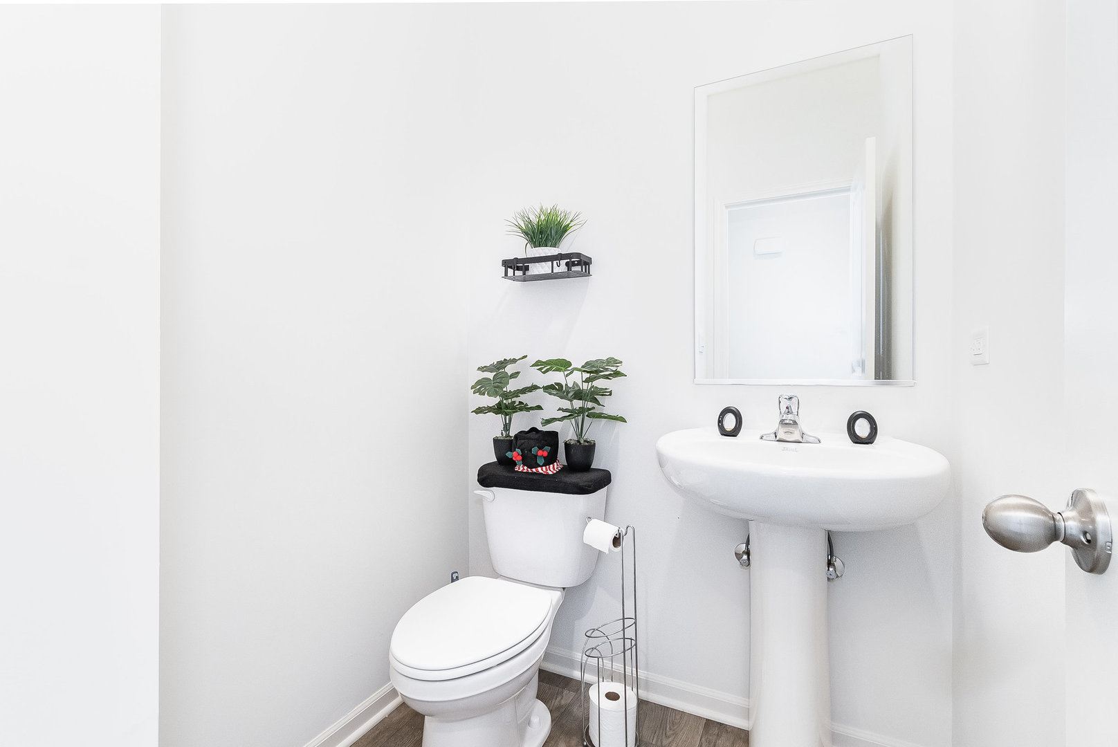 382 Hemlock Lane Oswego, IL 60543 - Photo 12 of 17 a bathroom with a sink toilet and a mirror