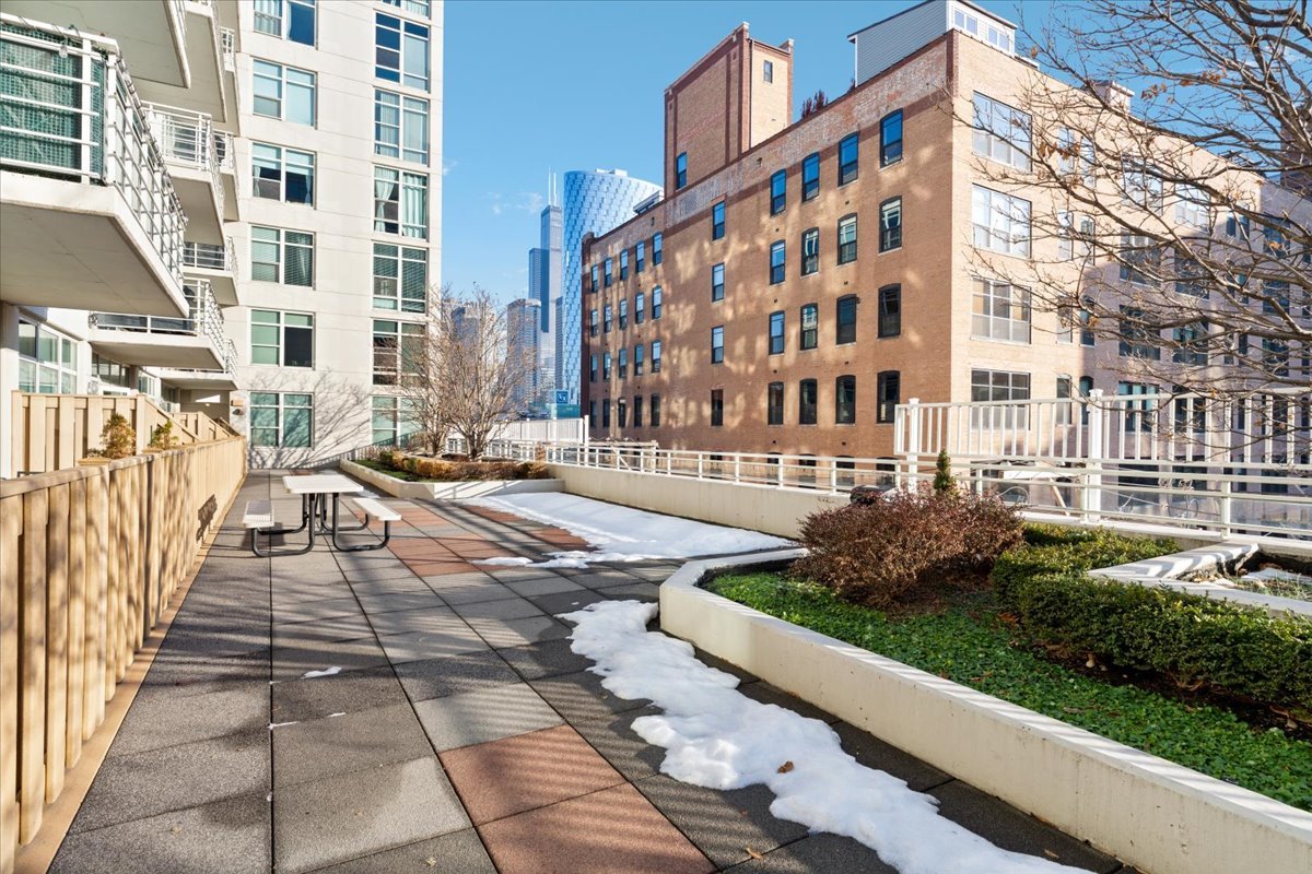 909 West Washington Boulevard, Unit 804 Chicago, IL 60607 - Photo 17 of 18