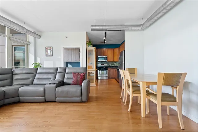 $4,150 | 909 West Washington Boulevard, Unit 804, Chicago, IL 60607