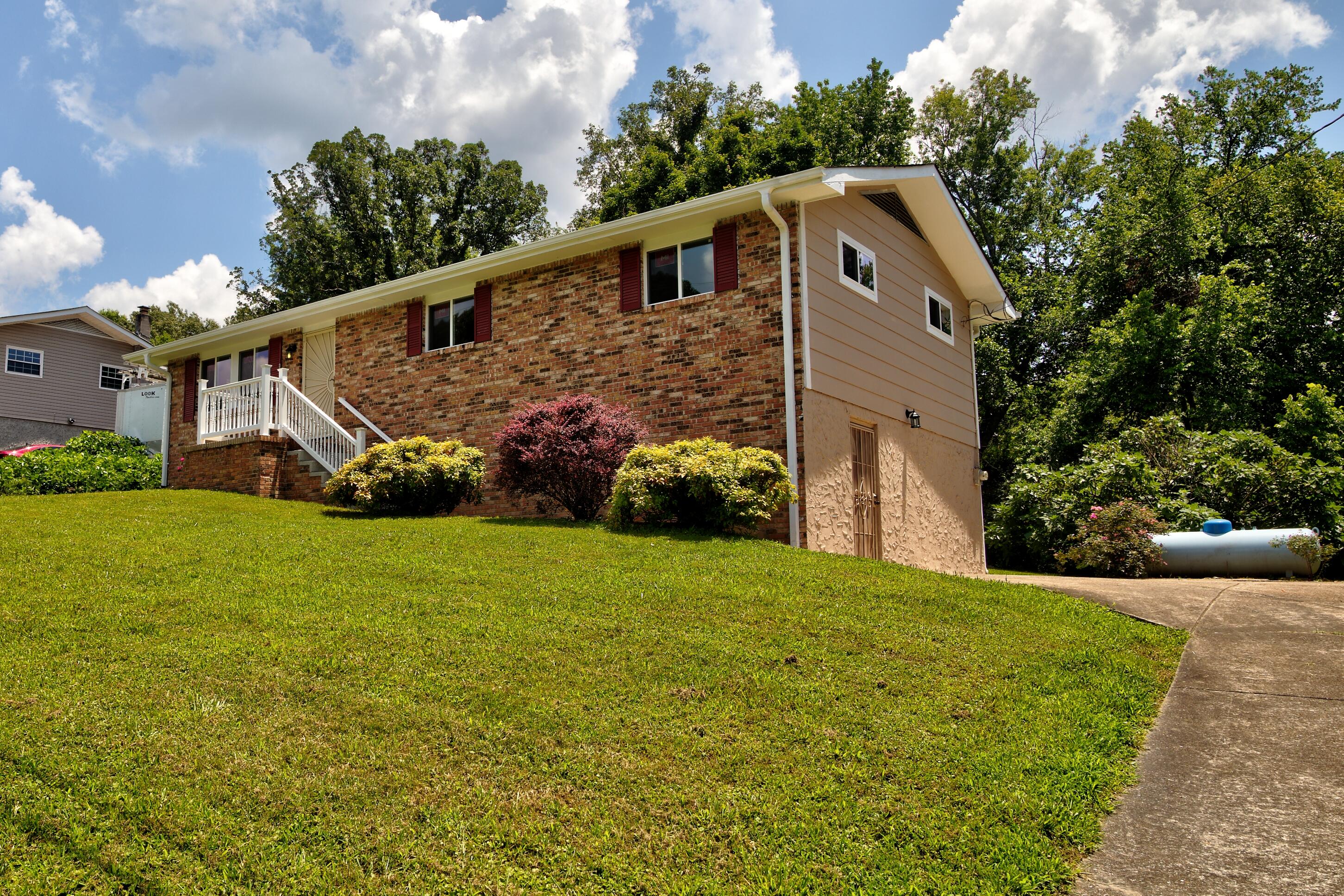 624 Corbley Road Rossville, GA 30741 - Photo 15 of 25 Front View - Side entrance
