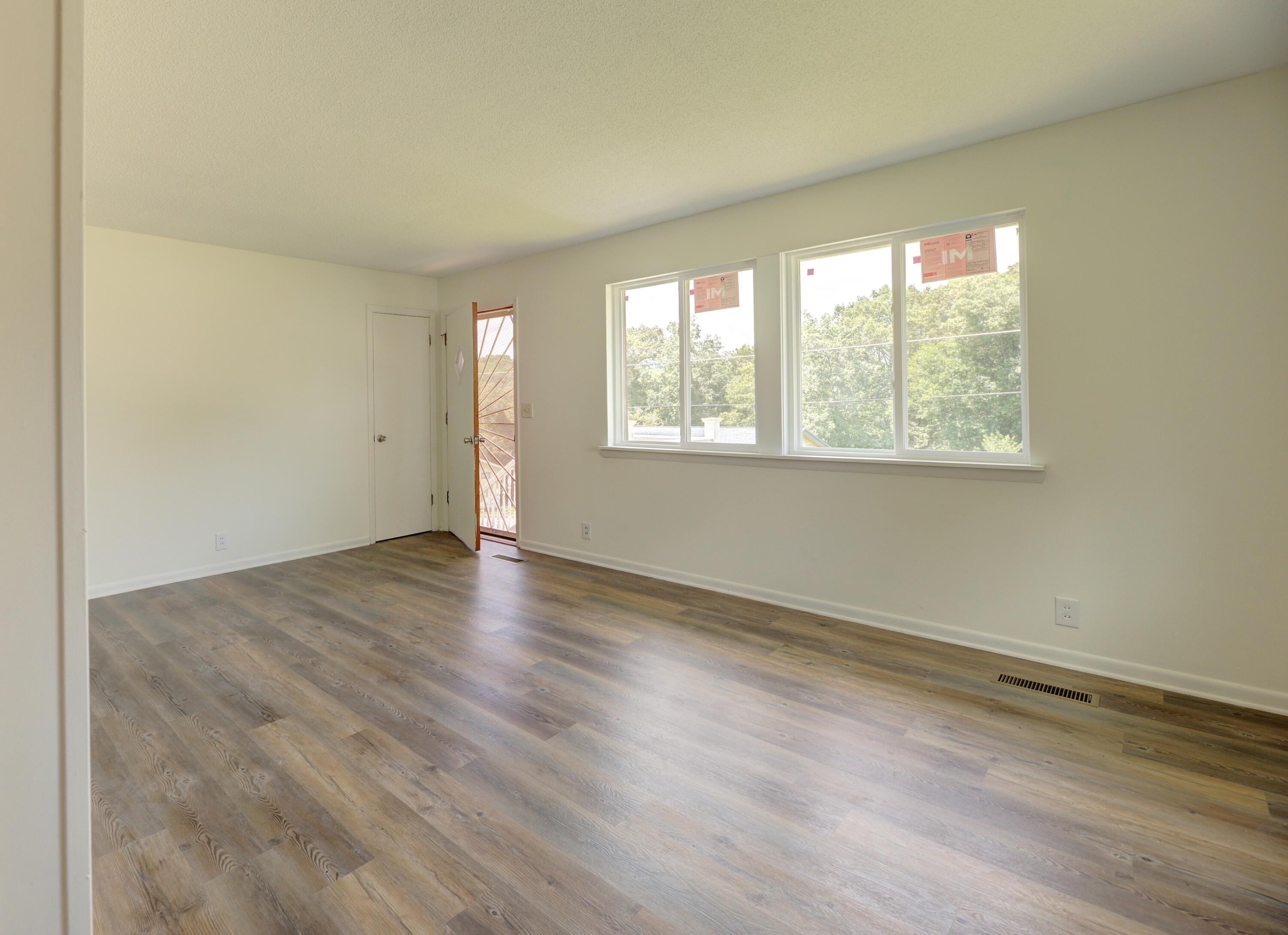 624 Corbley Road Rossville, GA 30741 - Photo 2 of 25 Living Room - Main Level