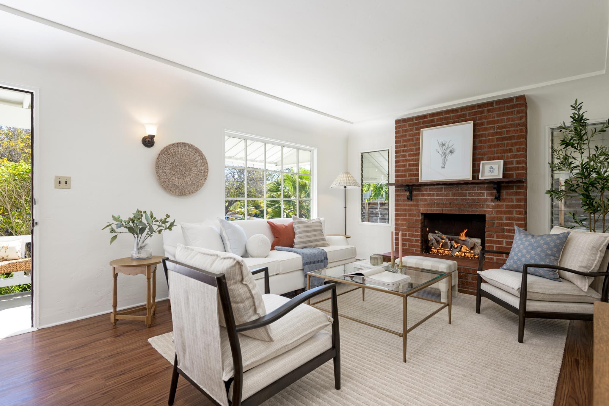 2817 Serena Road Santa Barbara, CA 93105 - Photo 3 of 20 Living Room