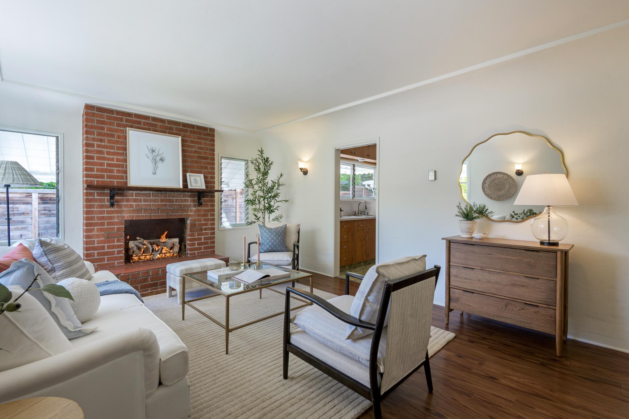 2817 Serena Road Santa Barbara, CA 93105 - Photo 4 of 20 Living Room