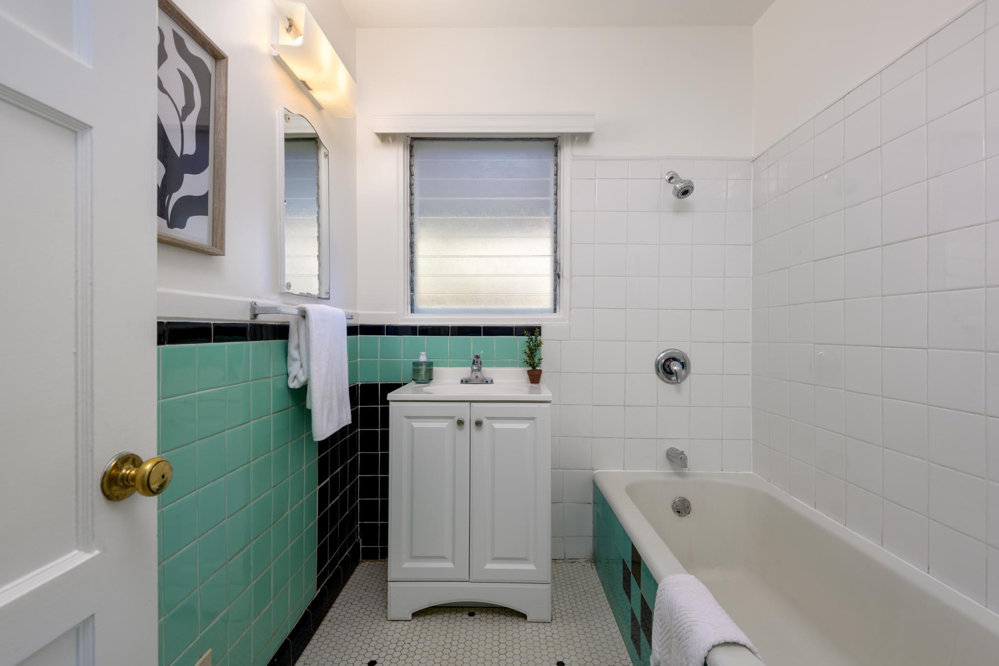 2817 Serena Road Santa Barbara, CA 93105 - Photo 10 of 20 Bathroom