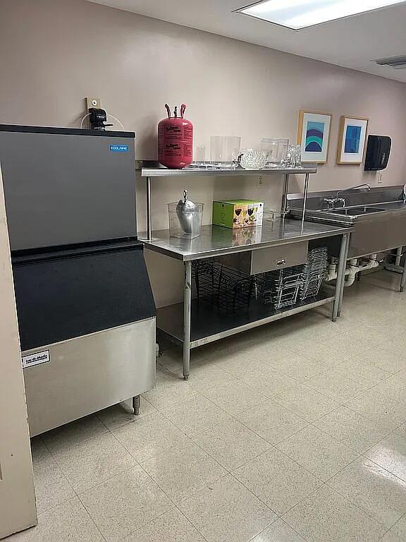 1 7th Street, Unit 1105 Augusta, GA 30901 - Photo 24 of 28 Commercial Kitchen