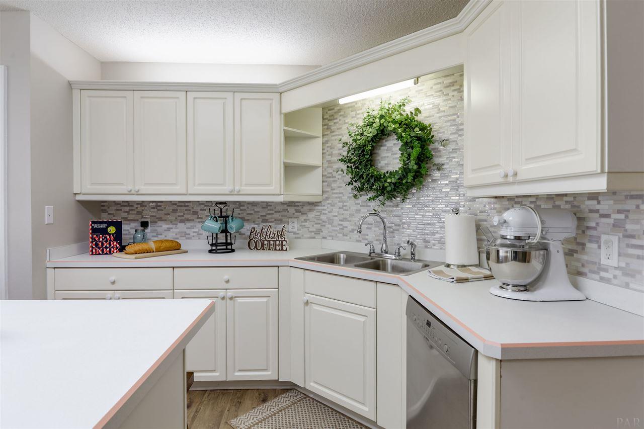 874 Ridge View Drive Pensacola, FL 32514 - Photo 16 of 40 Gallery Image 16