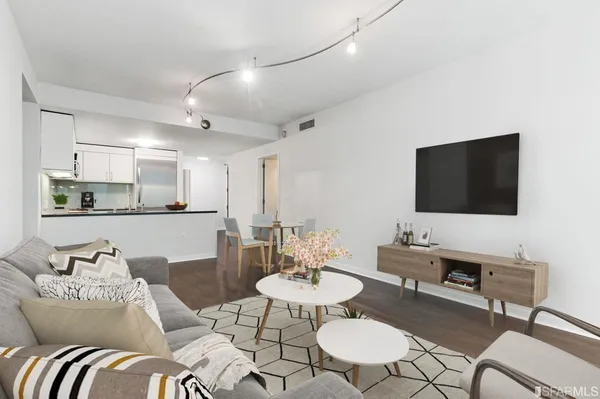$6,200 | 301 Main Street, Unit 5D, San Francisco, CA 94105