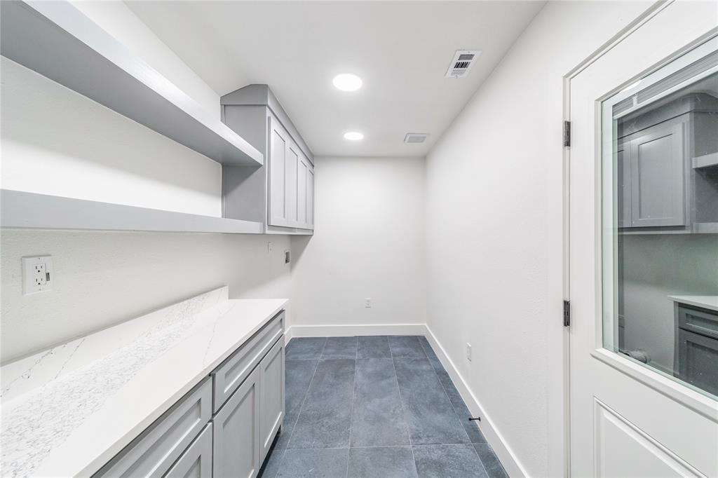 932 Treasure Road Garland, TX 75041 - Photo 11 of 23 a view of a hallway with an empty space