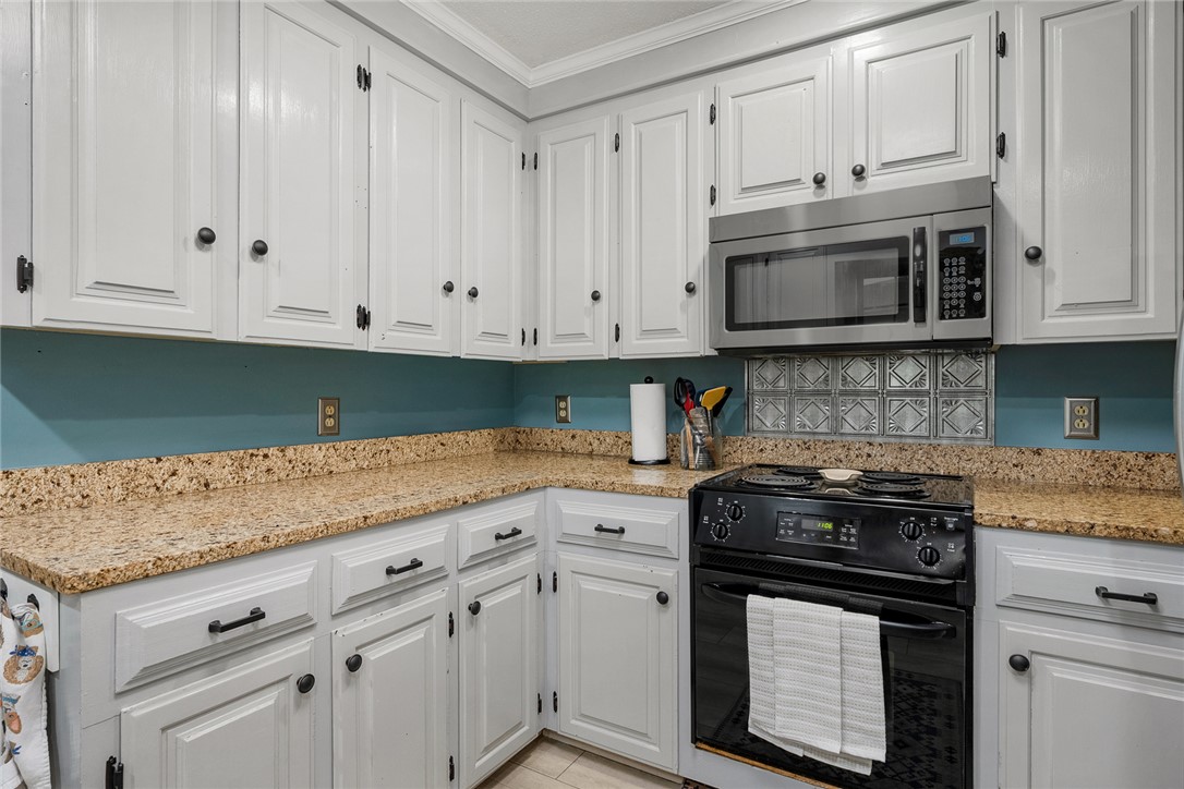 1403 Hanover Road Anderson, SC 29621 - Photo 13 of 40 This kitchen offers granite countertops and modern appliances, perfect for everyday meals and entertaining.