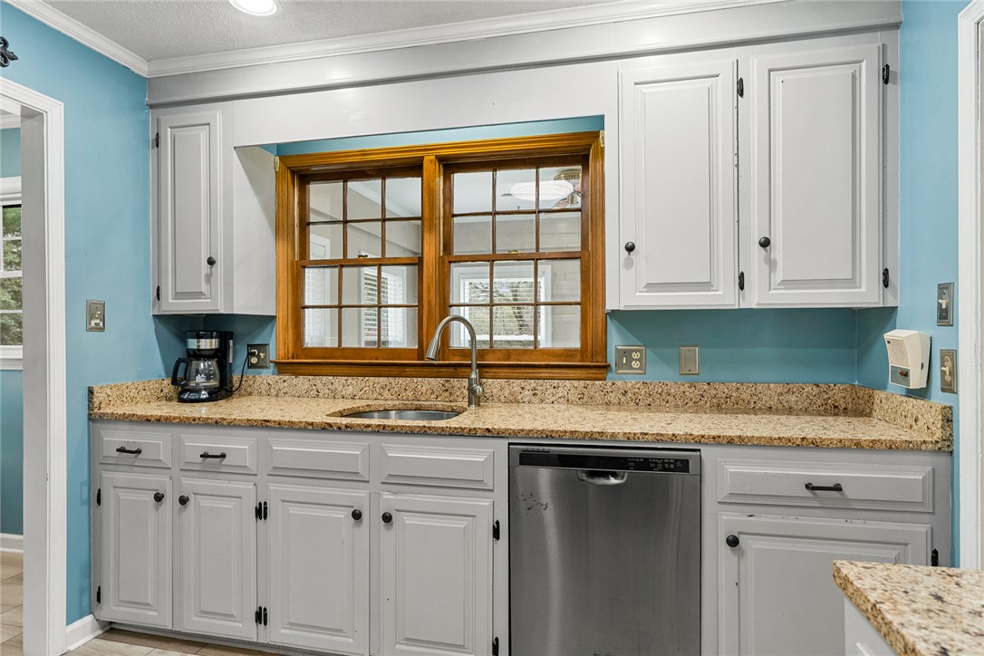 1403 Hanover Road Anderson, SC 29621 - Photo 14 of 40 This kitchen offers ample cabinetry and counter space, perfect for culinary endeavors.