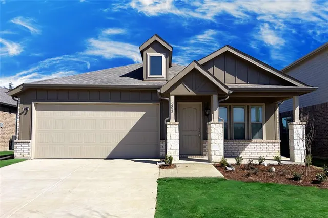 $1,899 | 304 Knl Pnes Drive, Terrell, TX 75160