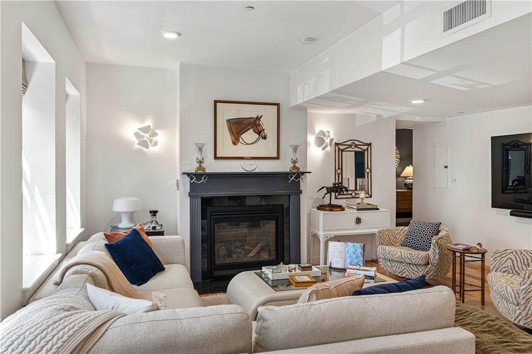 27 High Street, Unit 2 Newport, RI 02840 - Photo 8 of 46