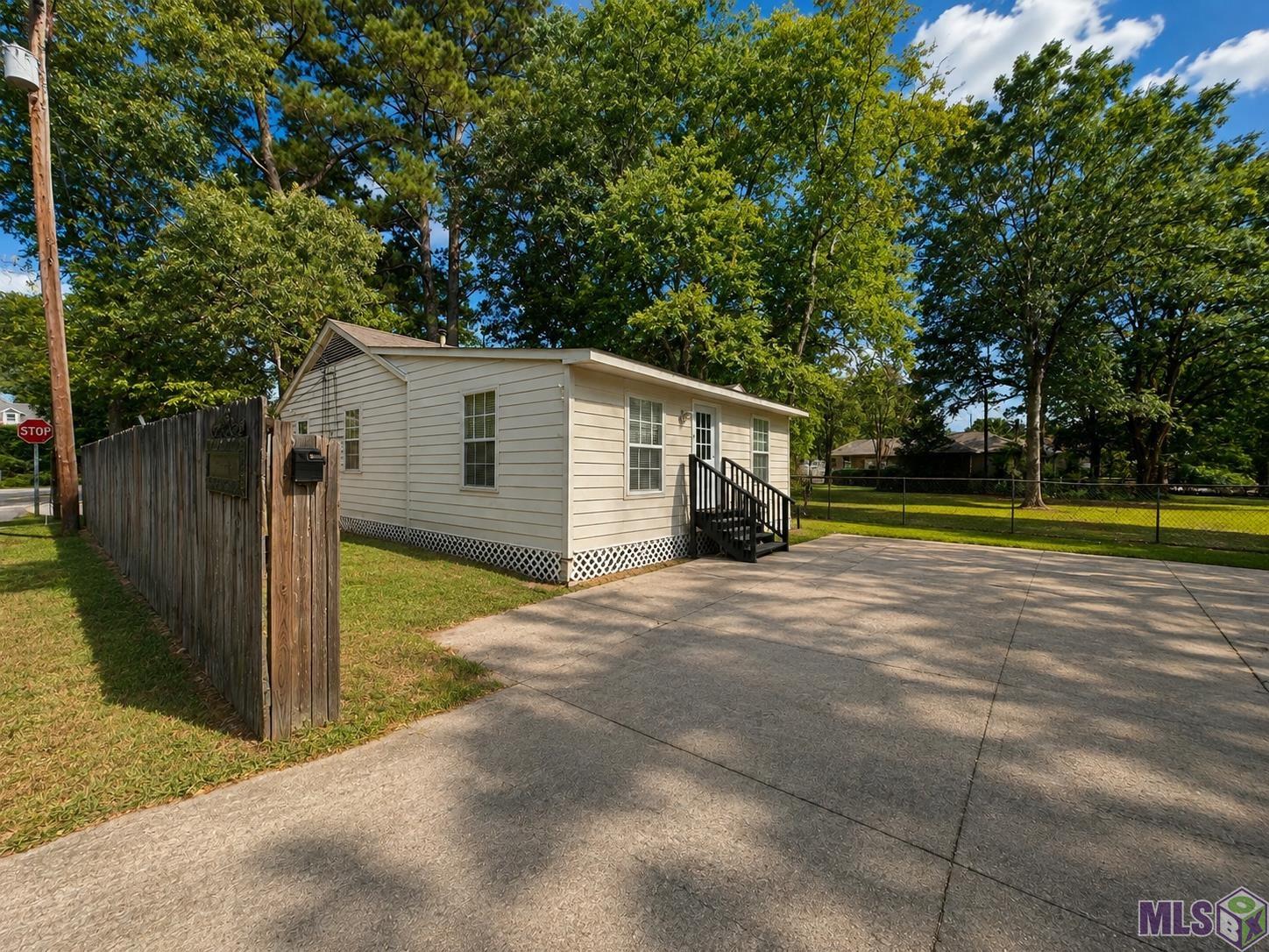 215 North River Road Denham Springs, LA 70726 - Photo 6 of 18 Gallery Image 6