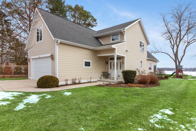 2802 Lake Shore Way, Twin Lakes, WI 53181