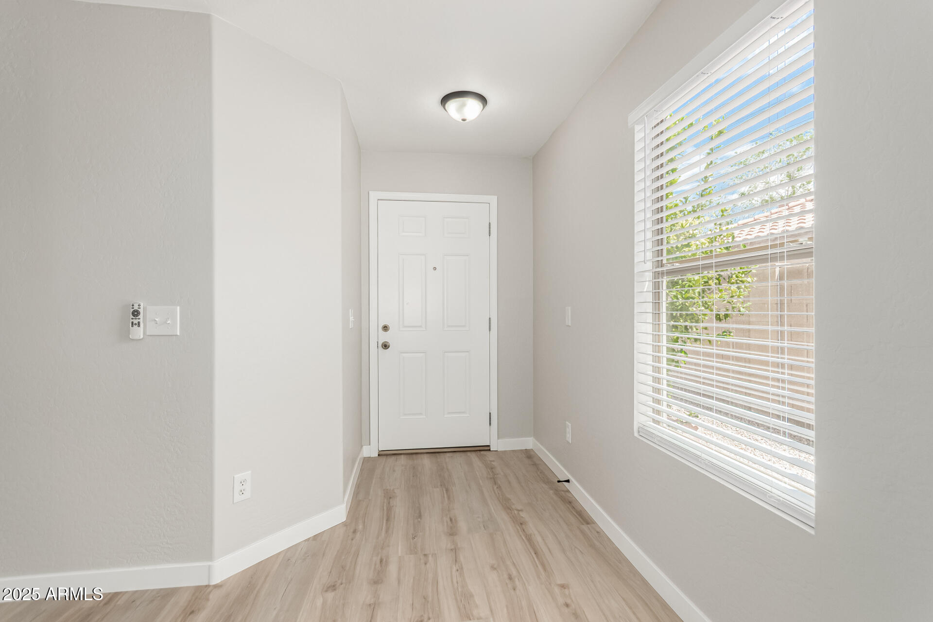 3035 West Roberta Drive Phoenix, AZ 85083 - Photo 4 of 31 1 - Roberta 3035