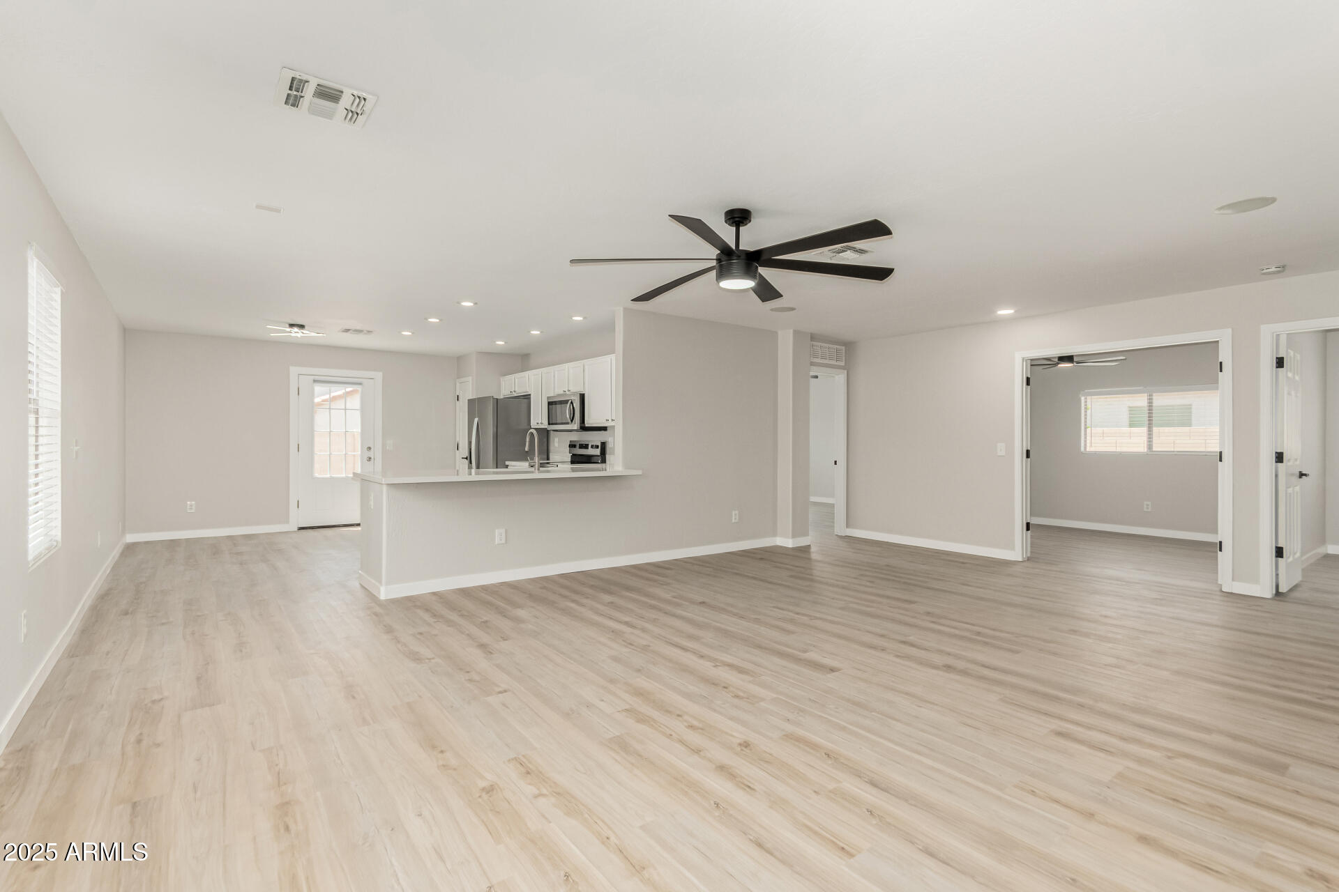 3035 West Roberta Drive Phoenix, AZ 85083 - Photo 5 of 31 2 - Roberta 3035