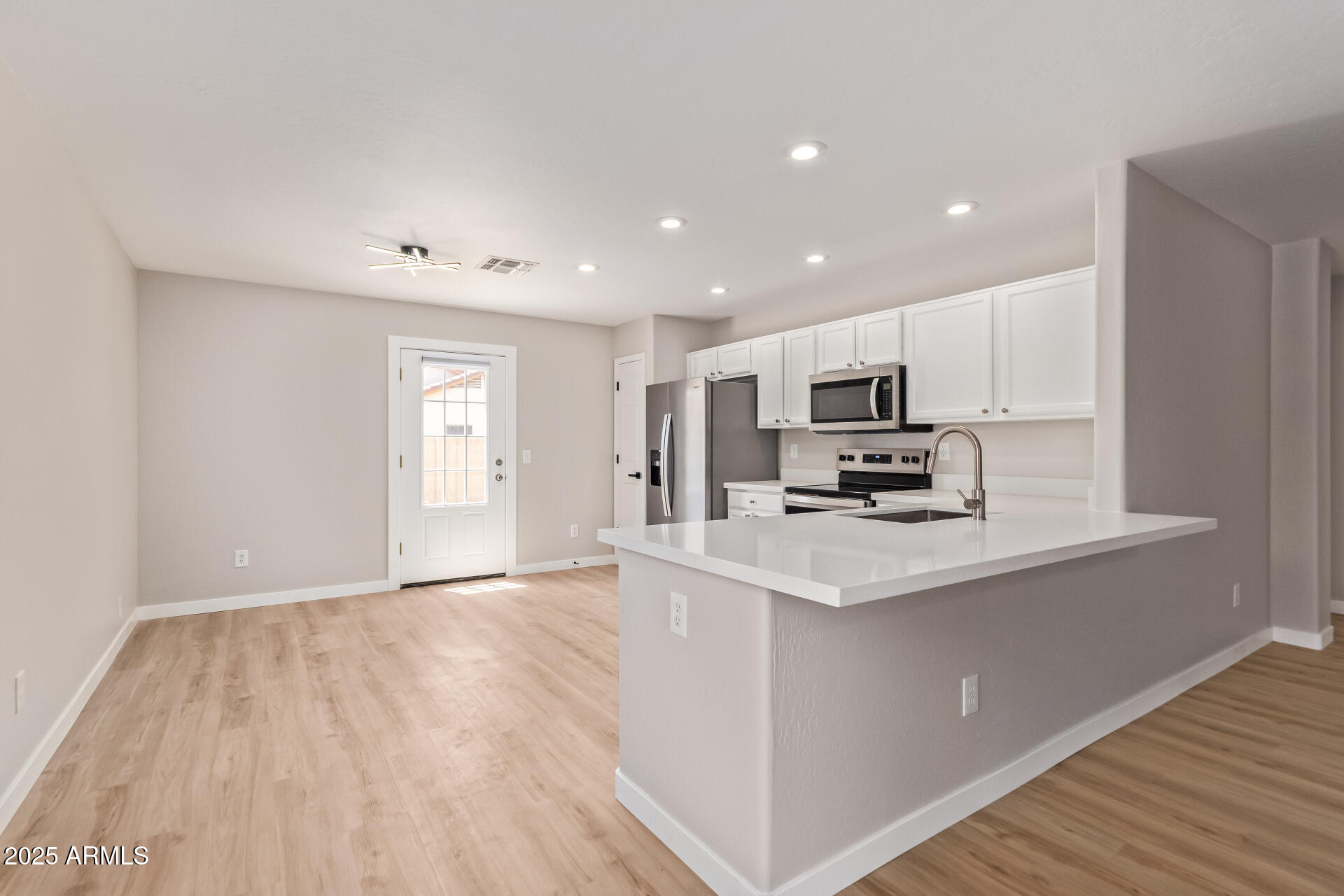 3035 West Roberta Drive Phoenix, AZ 85083 - Photo 9 of 31 0010-10 - Range Mule