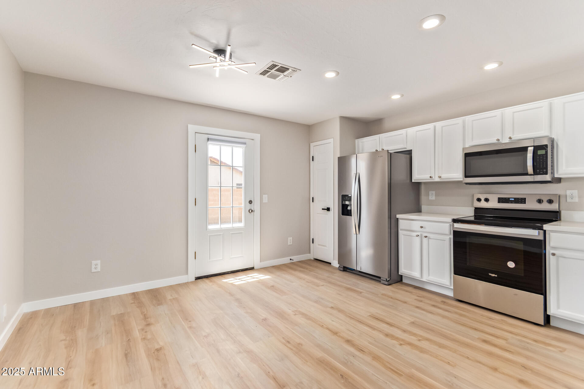 3035 West Roberta Drive Phoenix, AZ 85083 - Photo 10 of 31 0011-11 - Range Mule