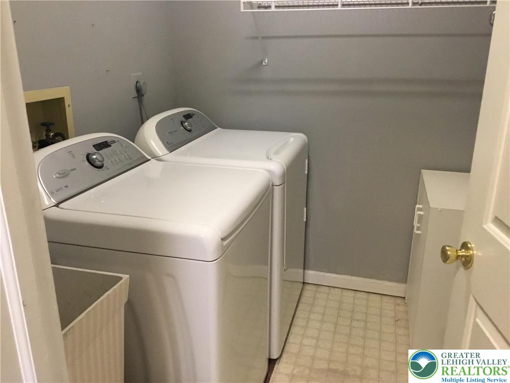 390 Fairview Street Emmaus, PA 18049 - Photo 11 of 34