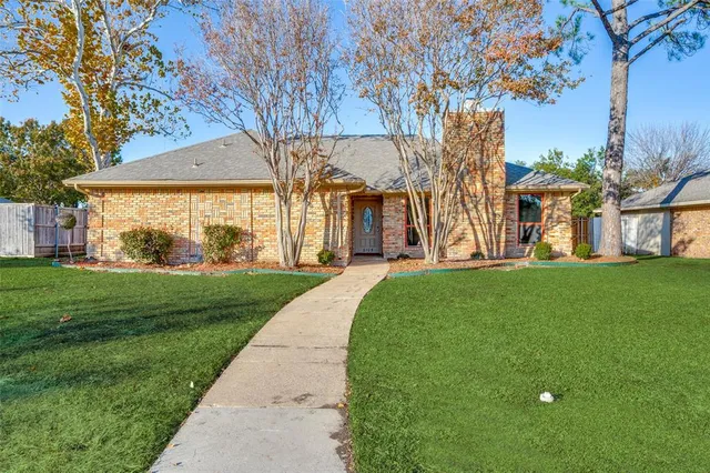 $395,000 | 2105 Covered Wagon Drive, Plano, TX 75074