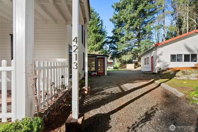 a view of a house with backyard and trees