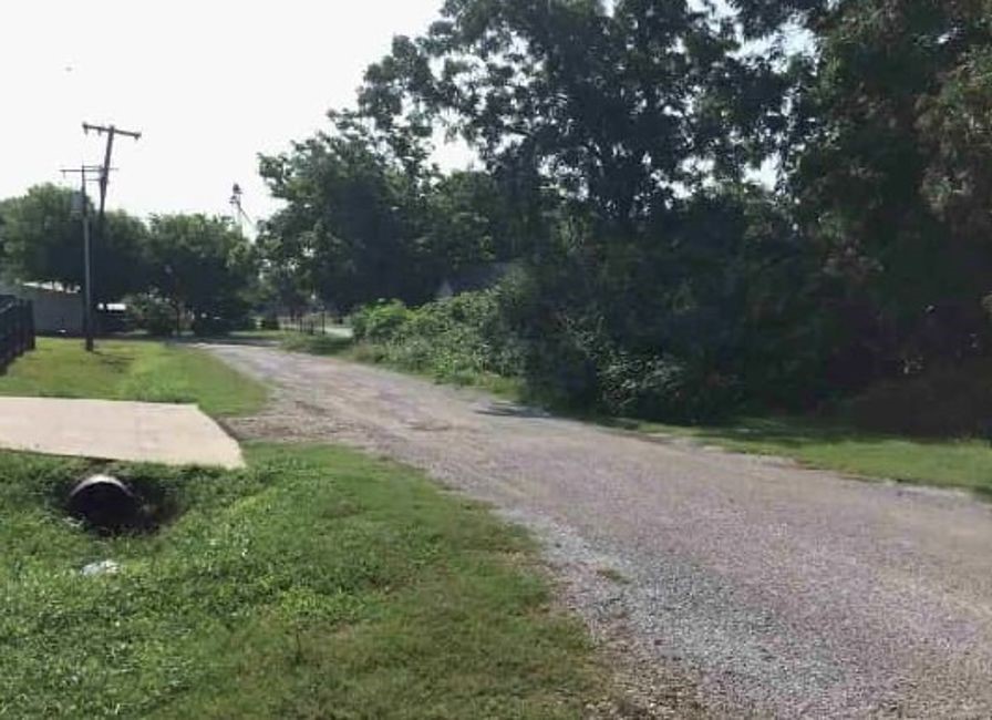 209 4th Street Valley View, TX 76272 - Photo 6 of 6
