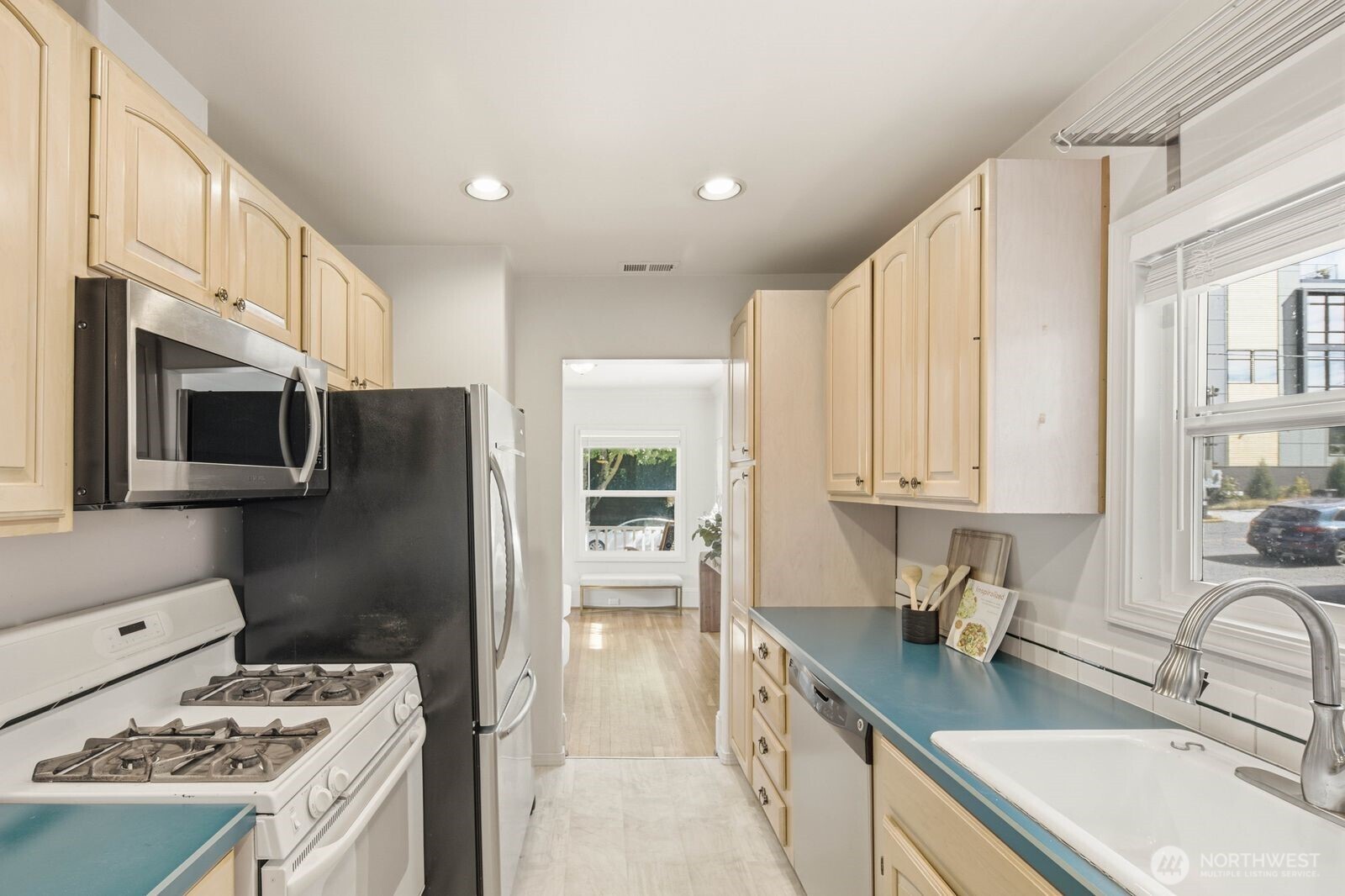 1709 North 35th Street Seattle, WA 98103 - Photo 9 of 39 Gallery Image 9