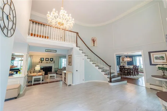 a view of livingroom with furniture and furniture