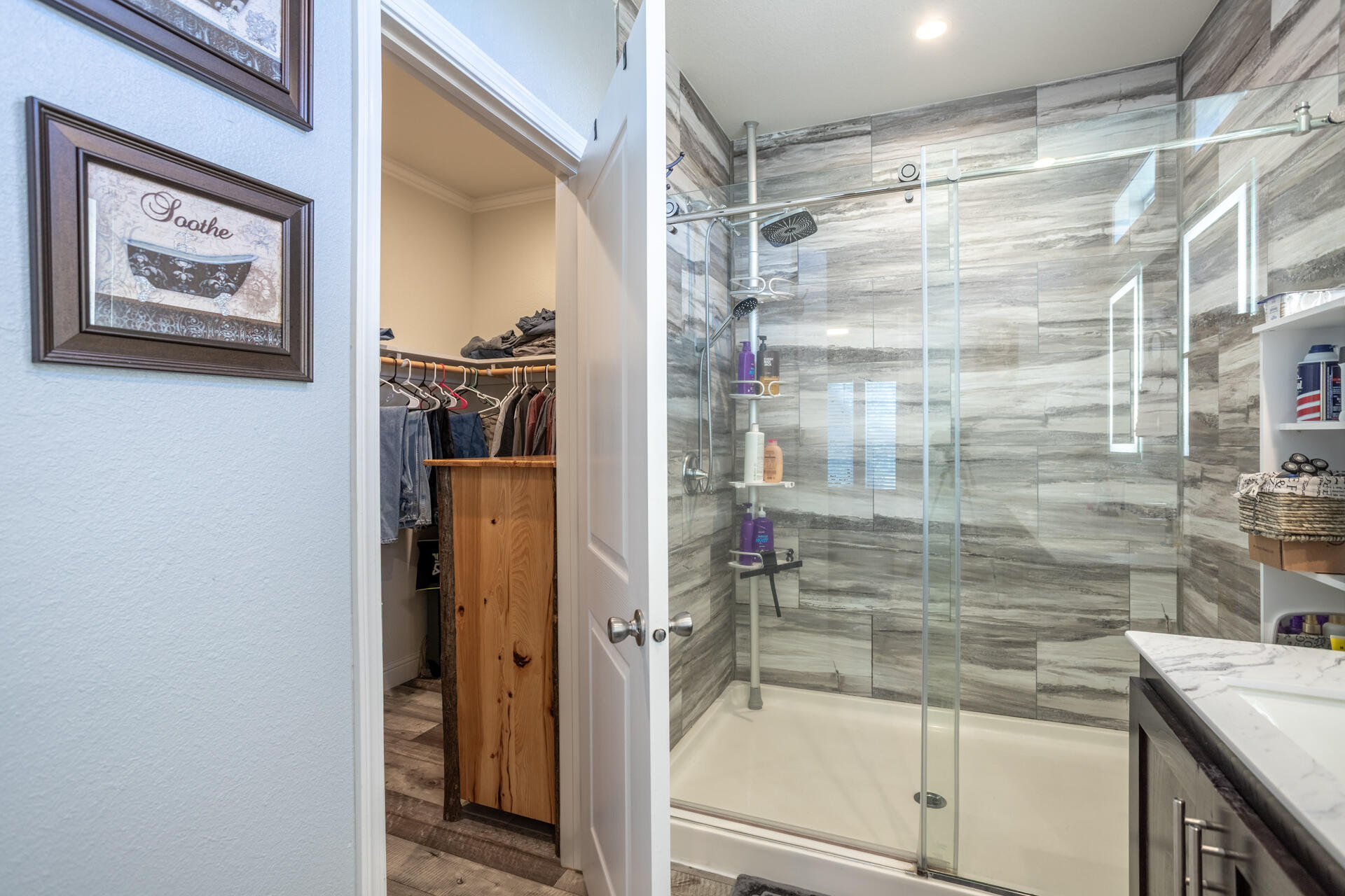 13582 Echo Hill Road Redding, CA 96003 - Photo 14 of 40 Bathroom