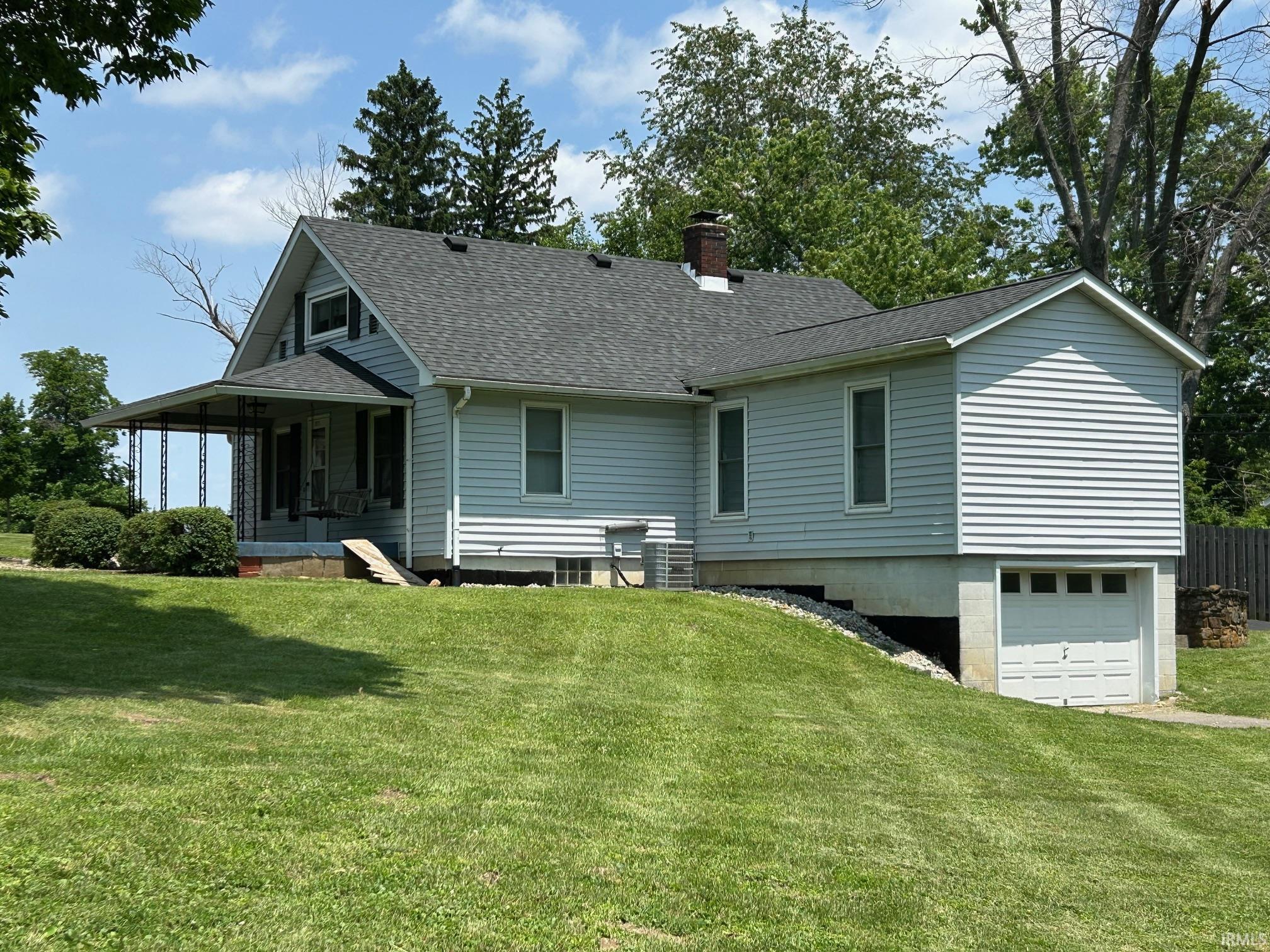 2511 South Rockport Road Bloomington, IN 47403 - Photo 3 of 29